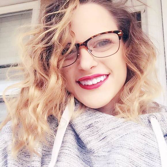 Meet your Posher, Alexis - Picture 1 of 1